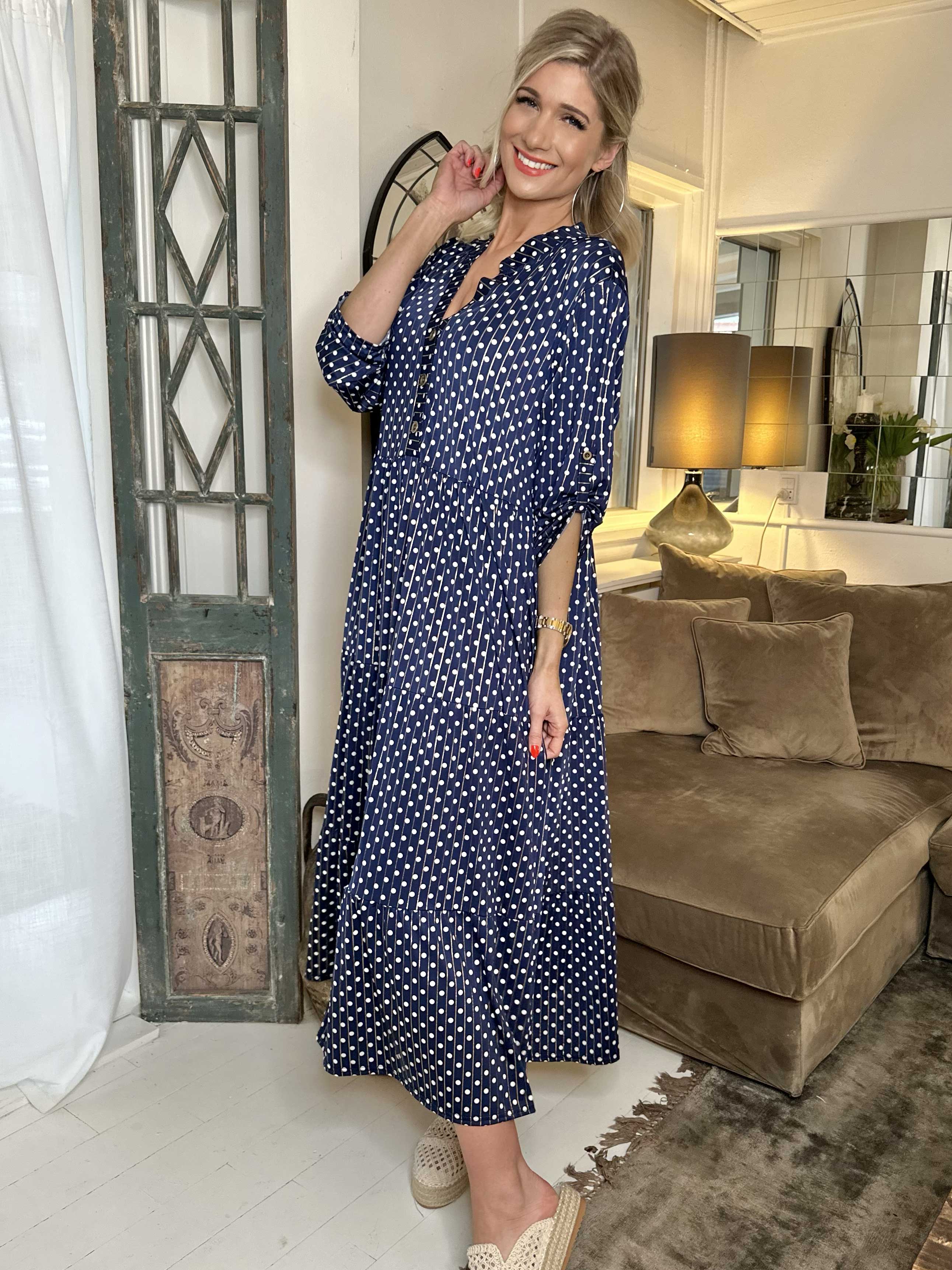 Milano Dot - Långklänning med prickar och lager-på-lager-look